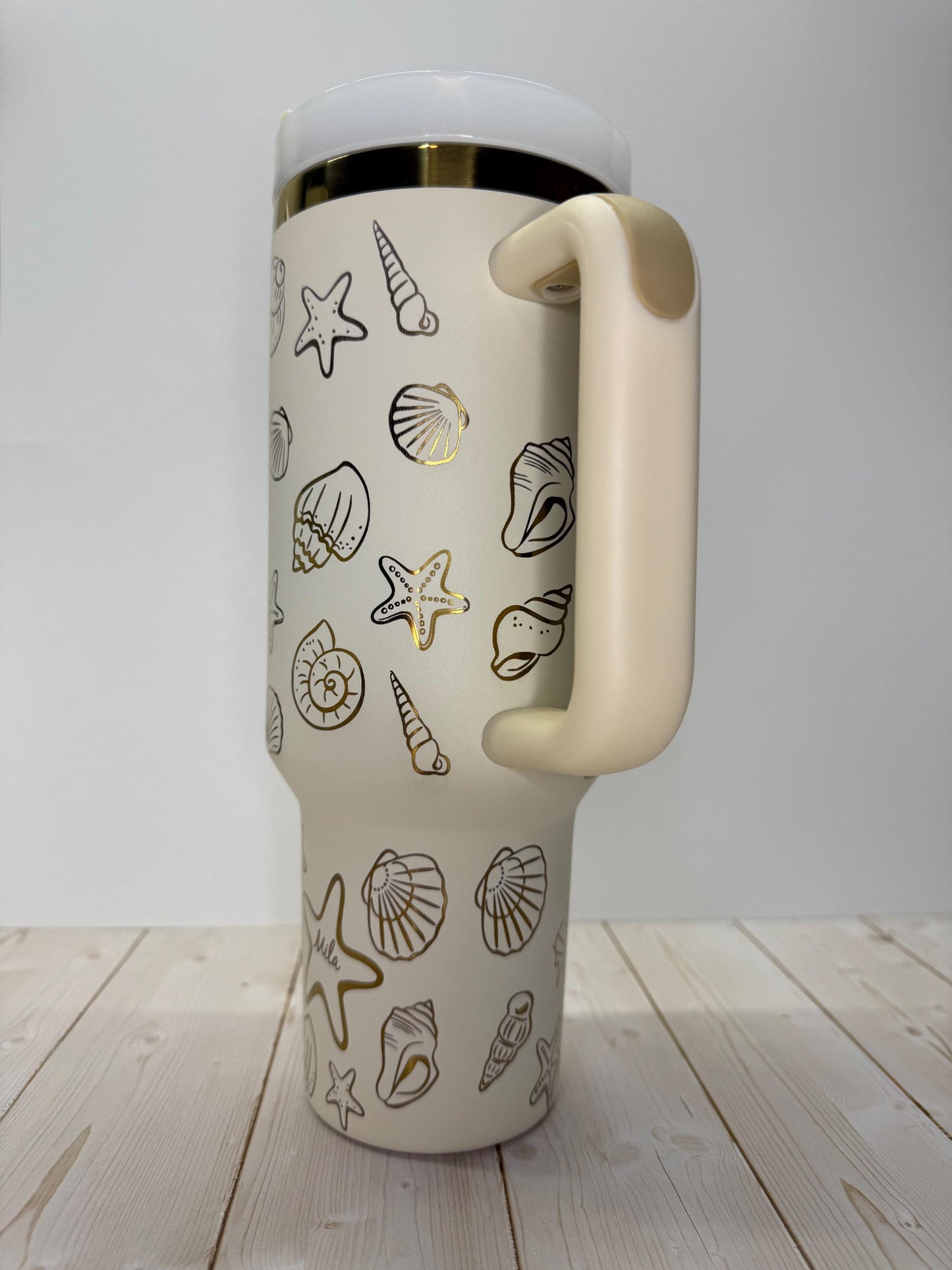Engraved Tumbler with Name 40oz Women Tumbler with handle, Ocean Seashell Design, Gold engraving gift for mom, Mothers day gift