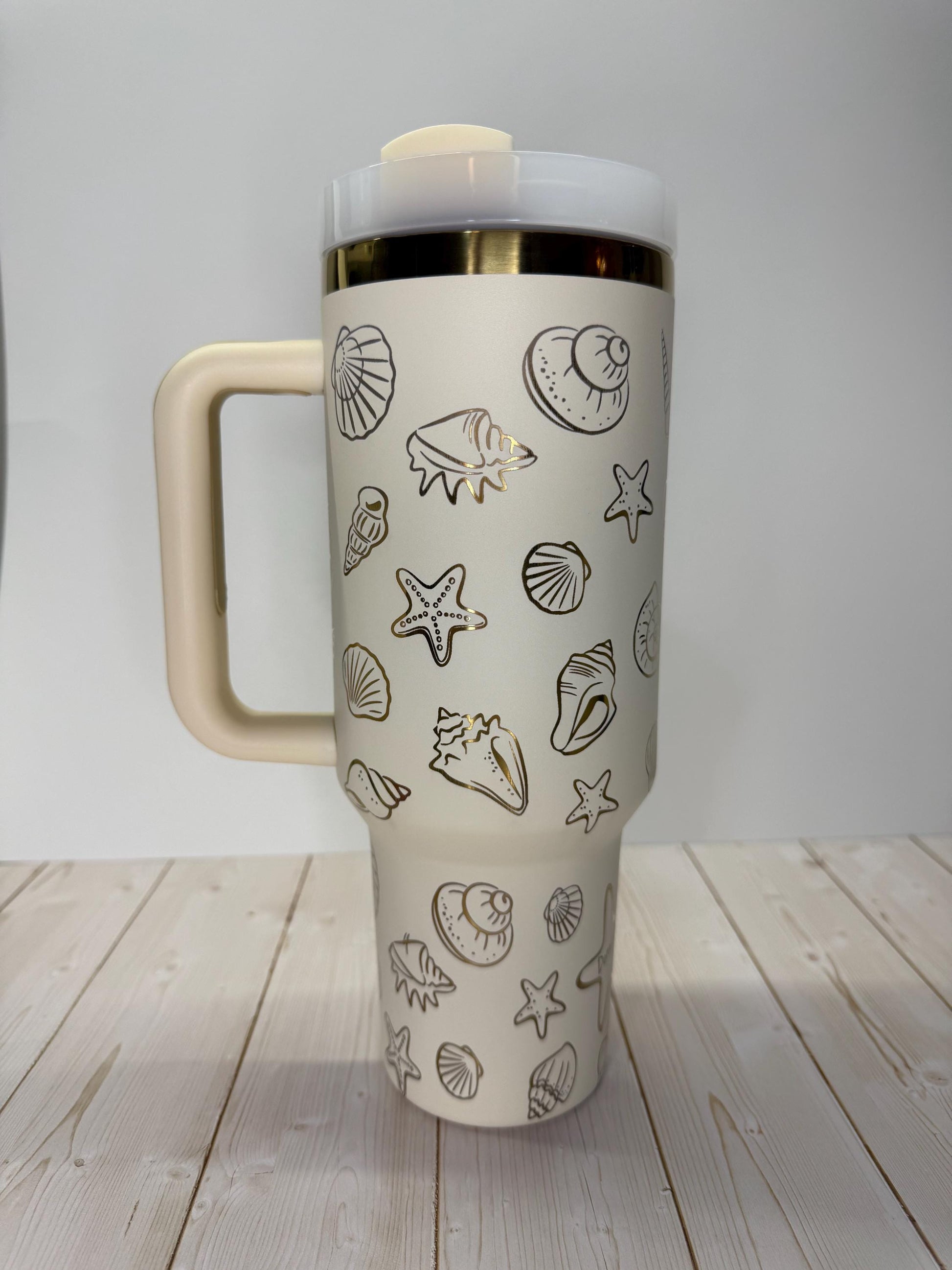 Engraved Tumbler with Name 40oz Women Tumbler with handle, Ocean Seashell Design, Gold engraving gift for mom, Mothers day gift